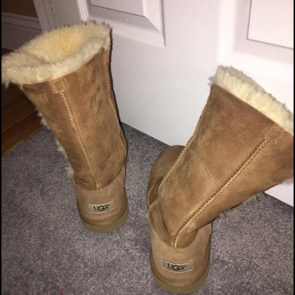 Authentic ugg Bailey button tall boots - Picture 6 of 10